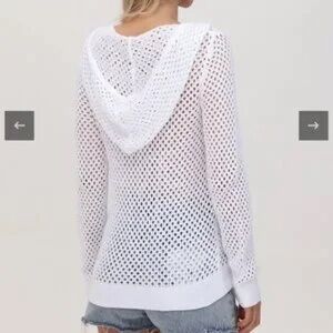Belle beach Women's White Hooded Sweater M